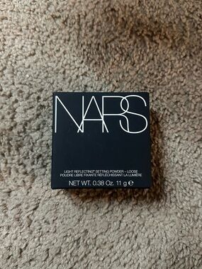 NEW Full Sized NARS Light Reflecting Setting Powder - Translucent